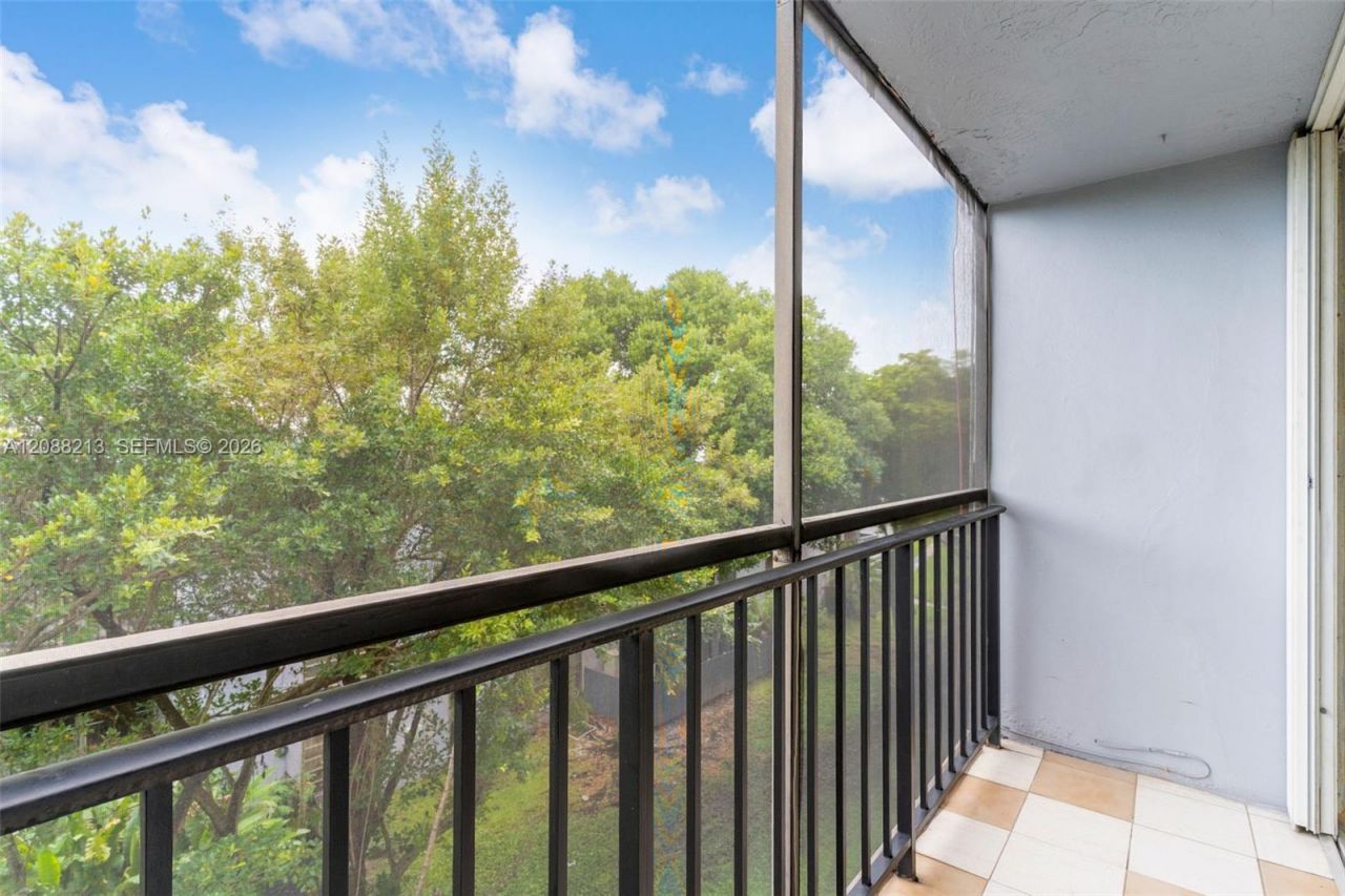 210 Fontainebleau Blvd, Unit 410, Miami, FL 33172 Photo