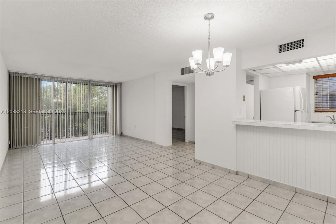 210 Fontainebleau Blvd, Unit 410, Miami, FL 33172 Photo