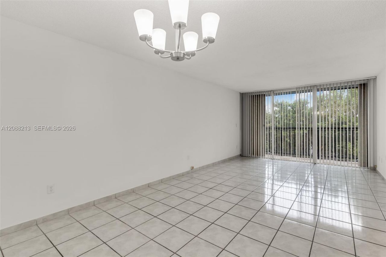 210 Fontainebleau Blvd, Unit 410, Miami, FL 33172 Photo