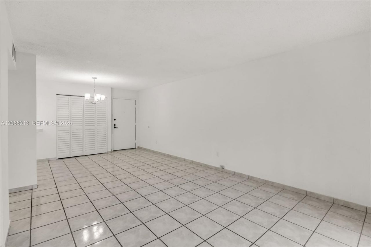 210 Fontainebleau Blvd, Unit 410, Miami, FL 33172 Photo