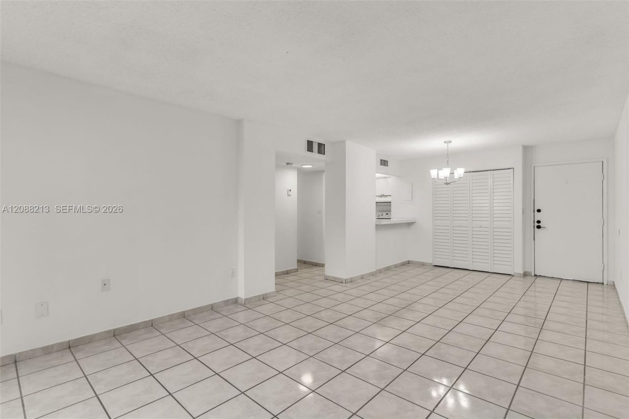 210 Fontainebleau Blvd, Unit 410, Miami, FL 33172 Photo