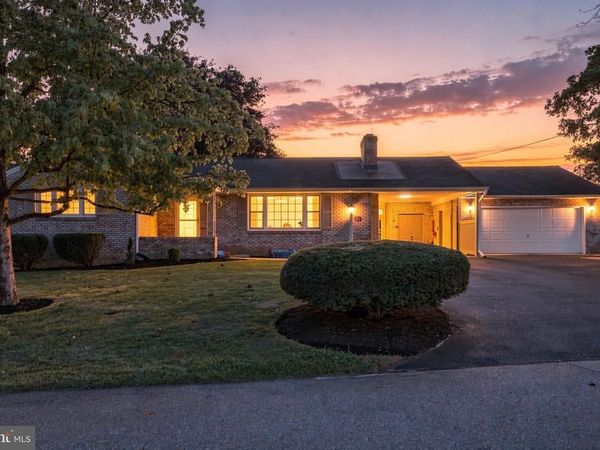 30 BIRCHWAY DRIVE , CHAMBERSBURG, PA 17202