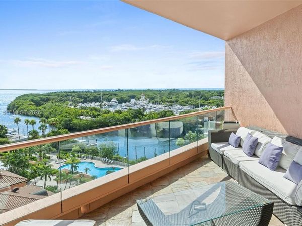 60 Edgewater Dr, Unit 9D, Coral Gables, FL 33133