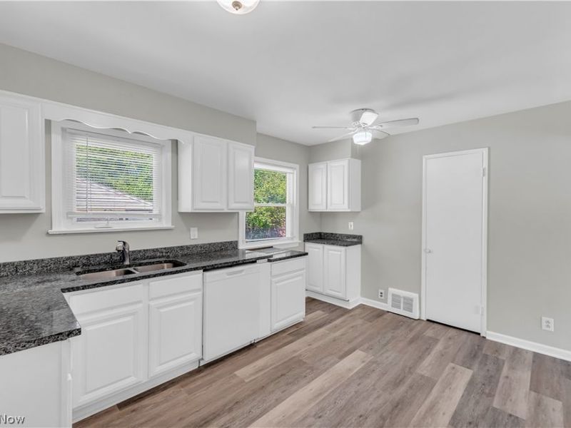 14665 Pease Road, Maple Heights, OH 44137 Photo 9
