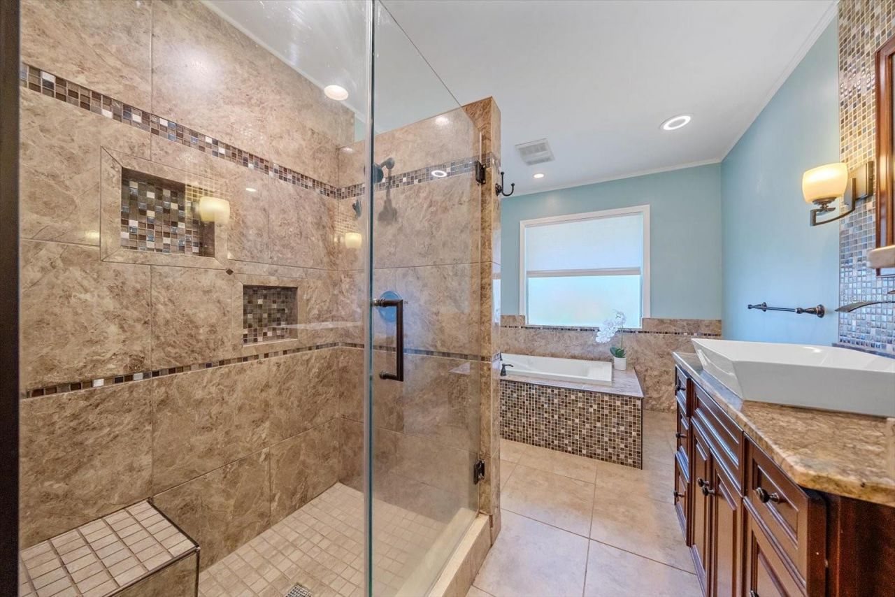 6840 Country Lakes Circle, Sarasota, FL 34243 Photo
