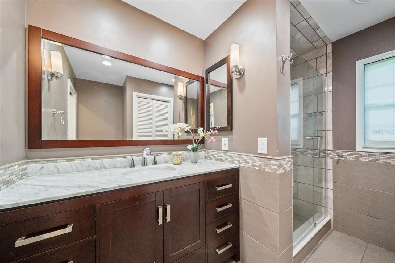 6840 Country Lakes Circle, Sarasota, FL 34243 Photo