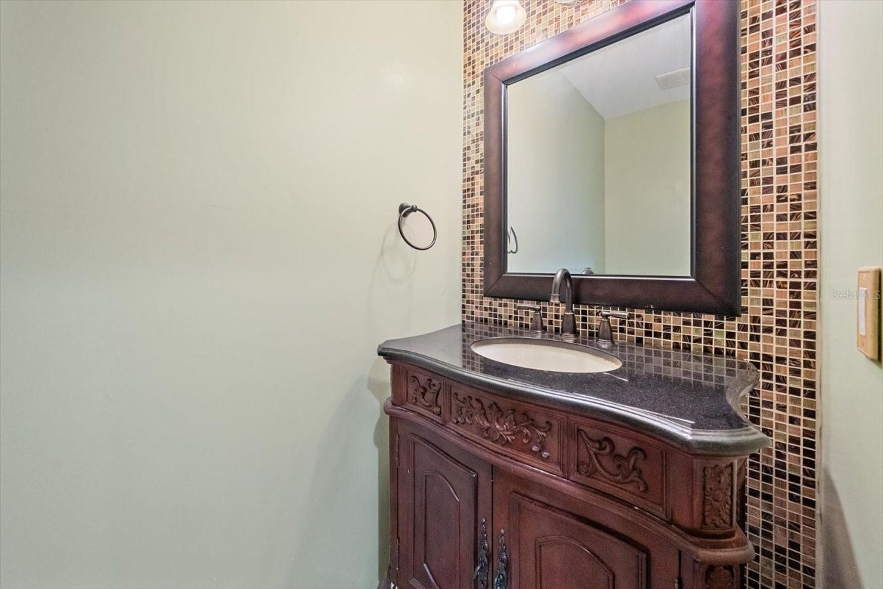 6840 Country Lakes Circle, Sarasota, FL 34243 Photo