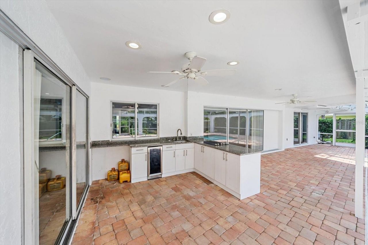 6840 Country Lakes Circle, Sarasota, FL 34243 Photo
