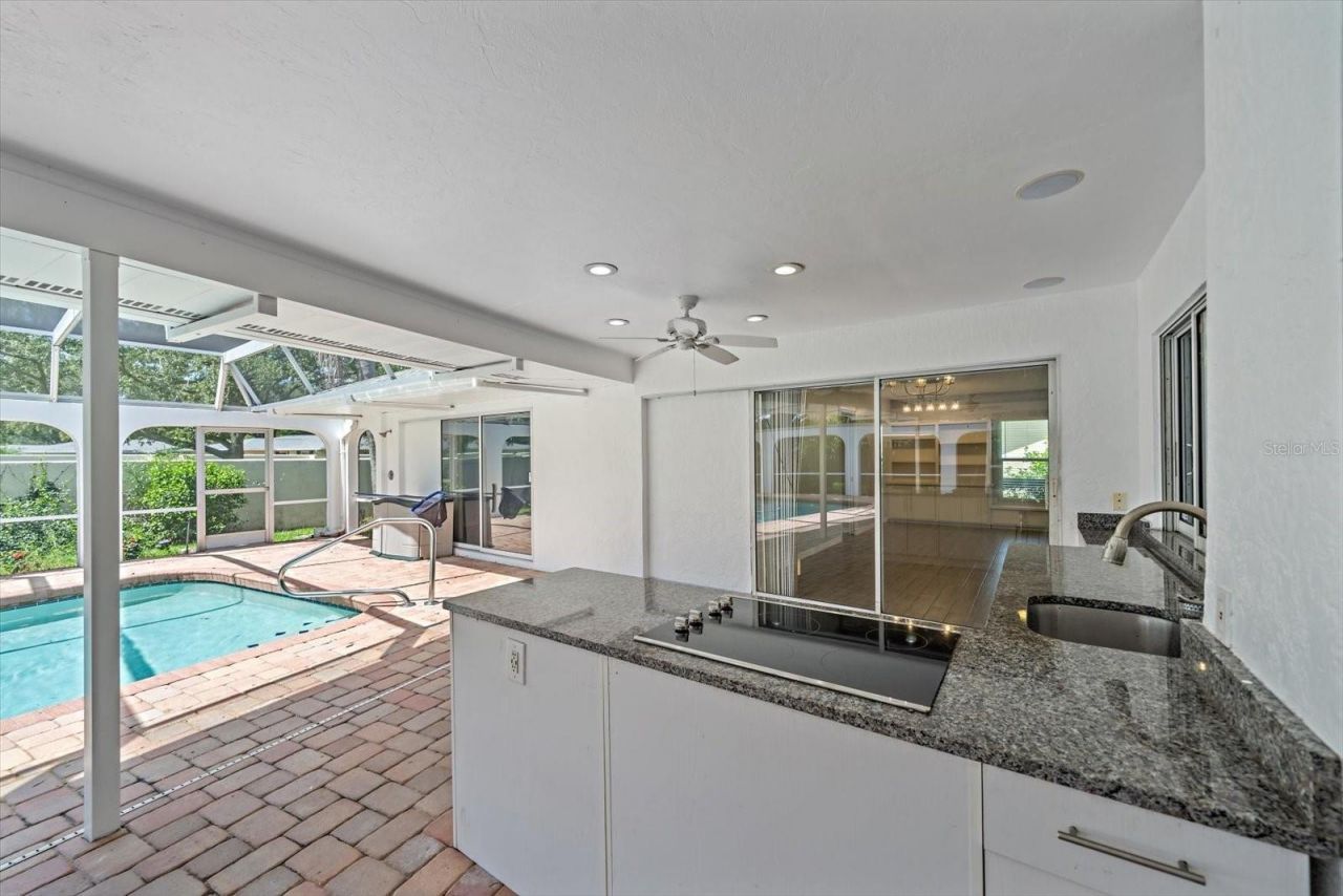 6840 Country Lakes Circle, Sarasota, FL 34243 Photo