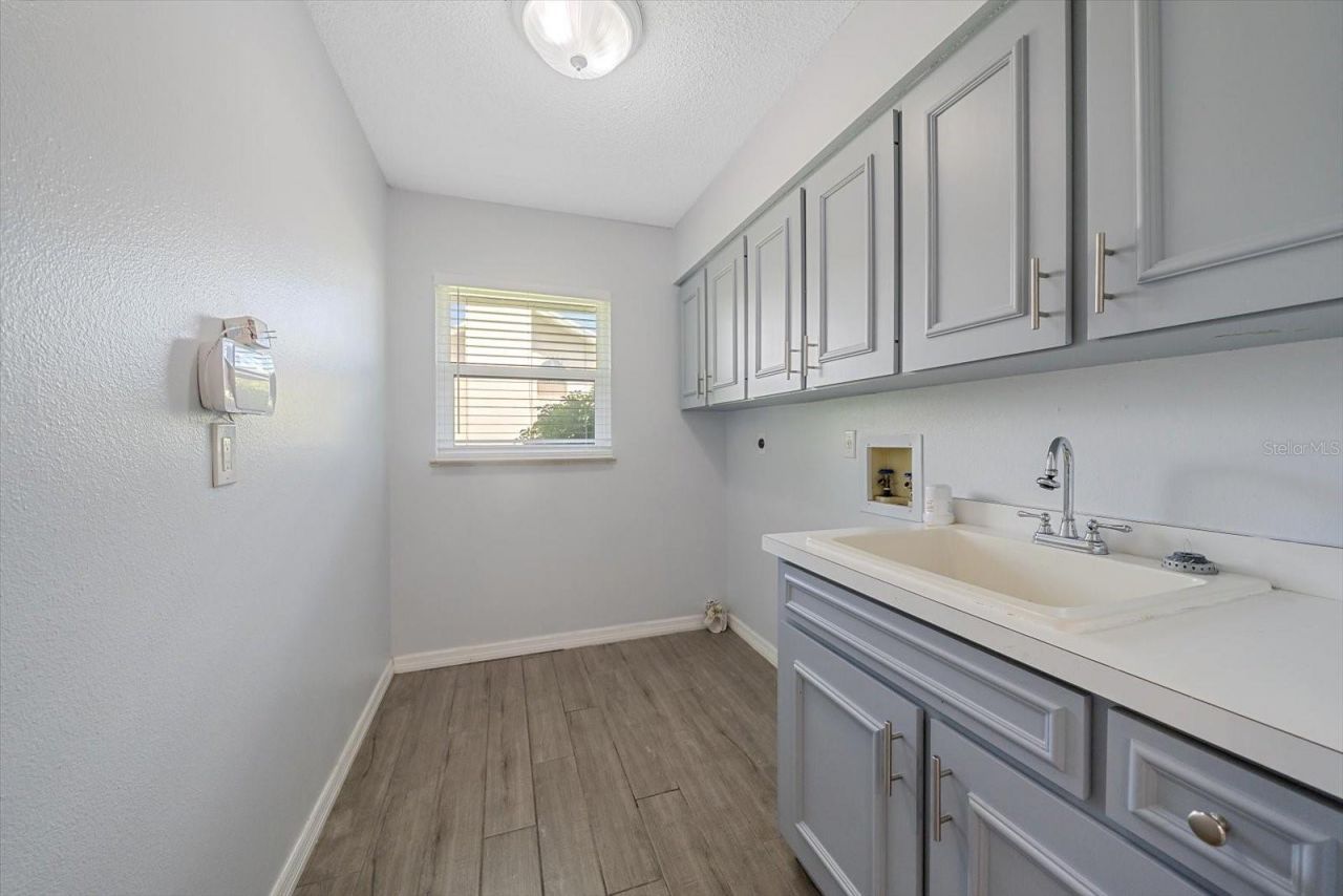 6840 Country Lakes Circle, Sarasota, FL 34243 Photo