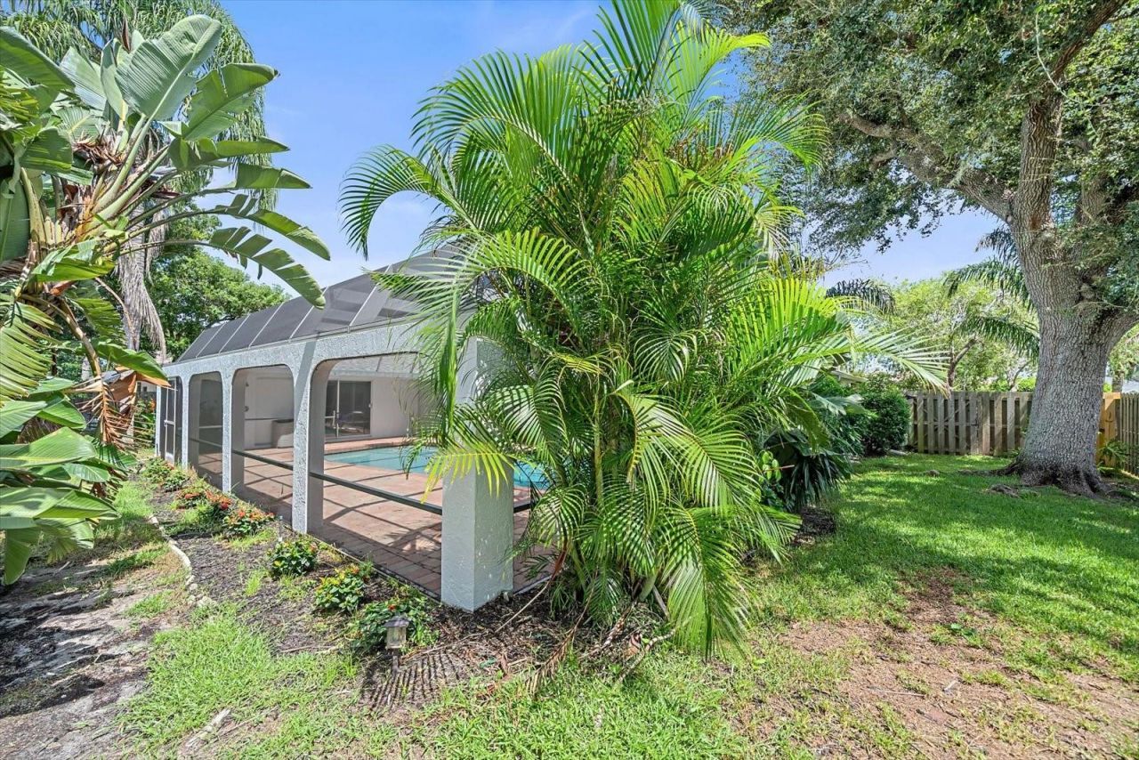 6840 Country Lakes Circle, Sarasota, FL 34243 Photo