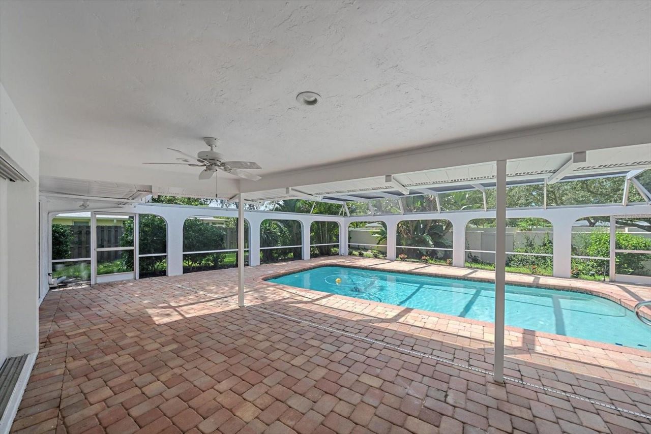 6840 Country Lakes Circle, Sarasota, FL 34243 Photo