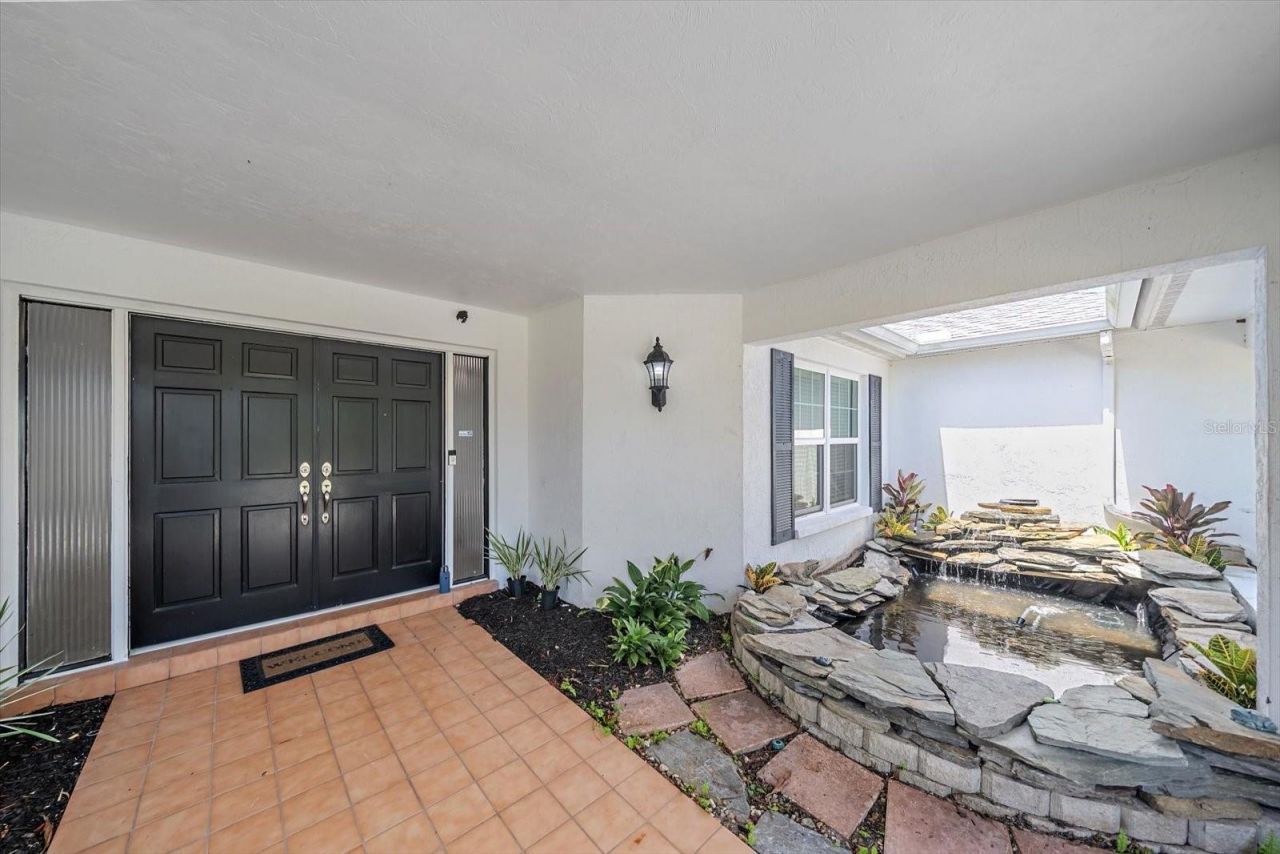 6840 Country Lakes Circle, Sarasota, FL 34243 Photo