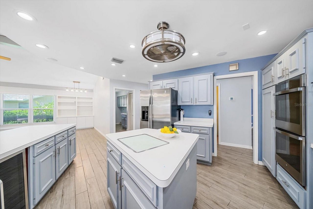6840 Country Lakes Circle, Sarasota, FL 34243 Photo