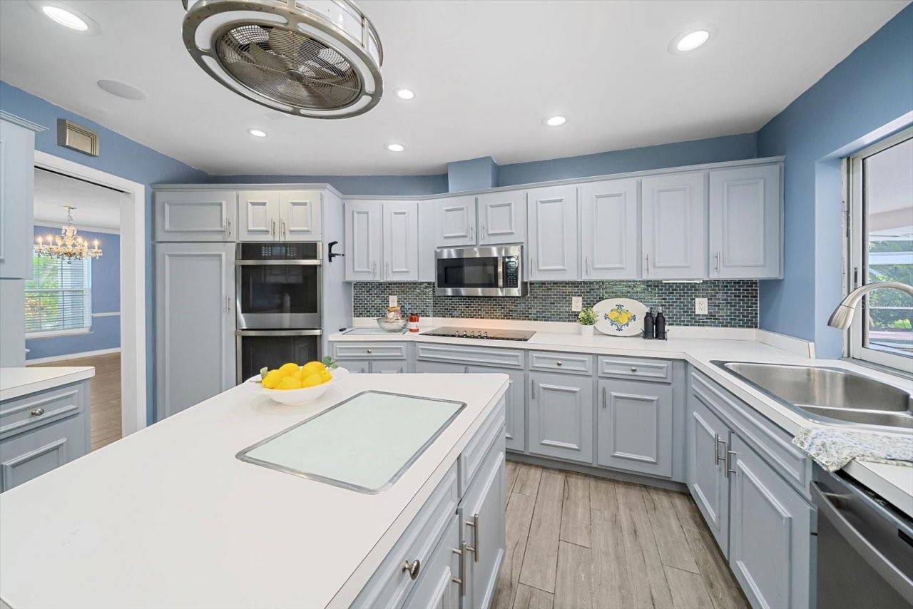 6840 Country Lakes Circle, Sarasota, FL 34243 Photo