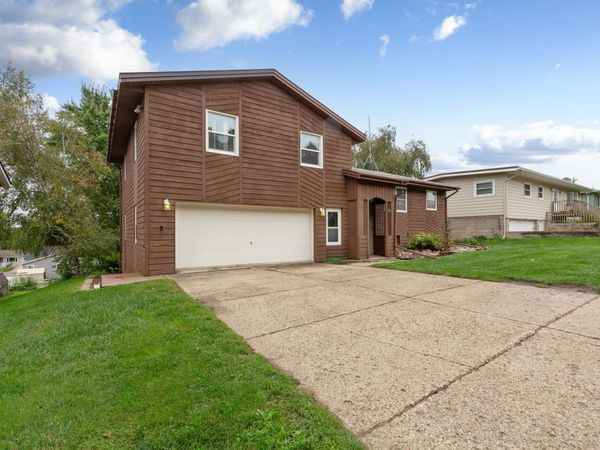 610 West Street, Jackson, MN 56143