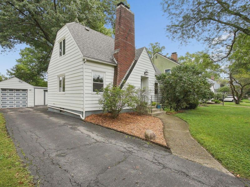 296 E Beaumont Road , Columbus, OH 43214 Photo 4