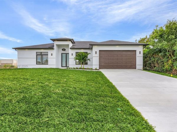 1826 NE 11TH LN , Cape Coral, FL 33909