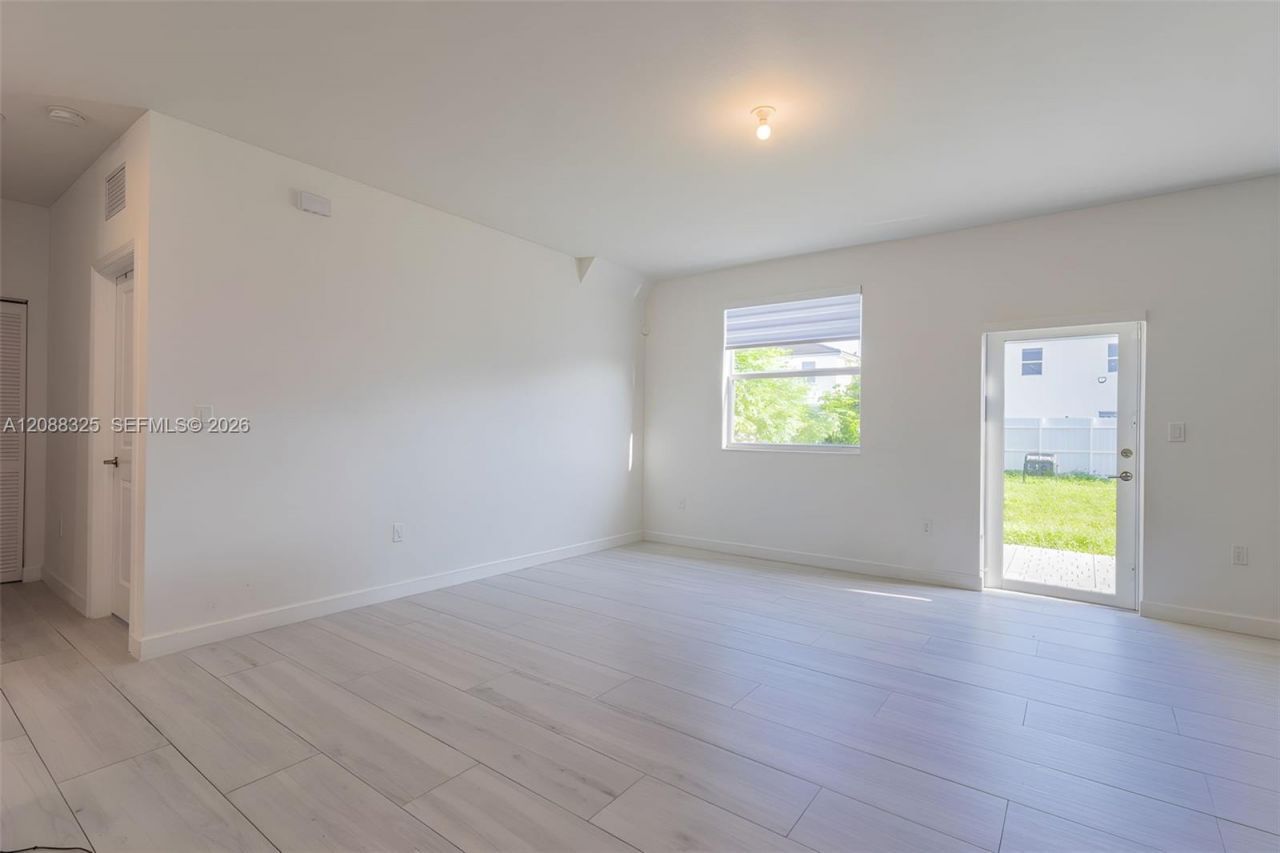 12740 SW 214th Ter, Miami, FL 33177 Photo