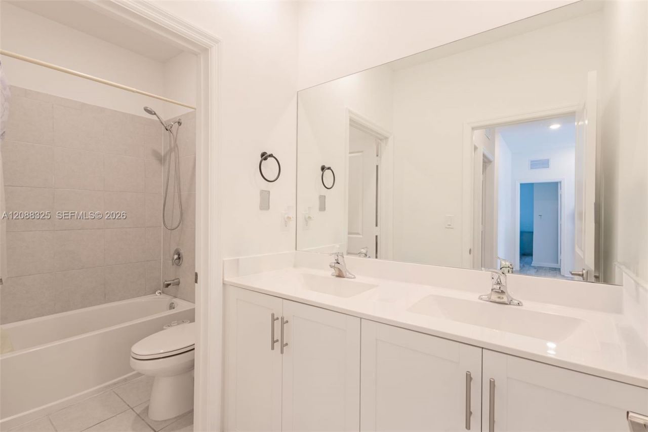 12740 SW 214th Ter, Miami, FL 33177 Photo