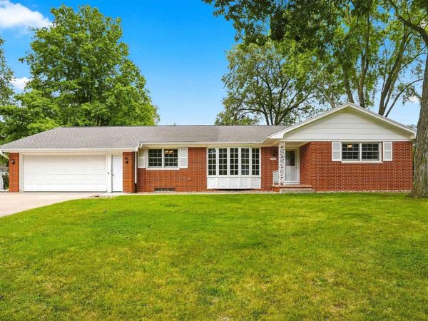 2428 Willow Lane, Cedar Falls, IA 50613