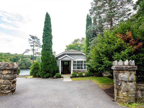 112 W Lake Boulevard , Mahopac, NY 10541