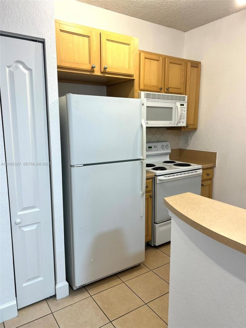 6001 SW 70th St, Unit 346, South Miami, FL 33143 Photo