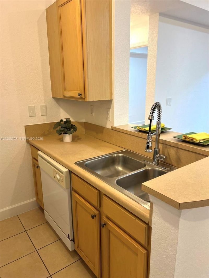 6001 SW 70th St, Unit 346, South Miami, FL 33143 Photo
