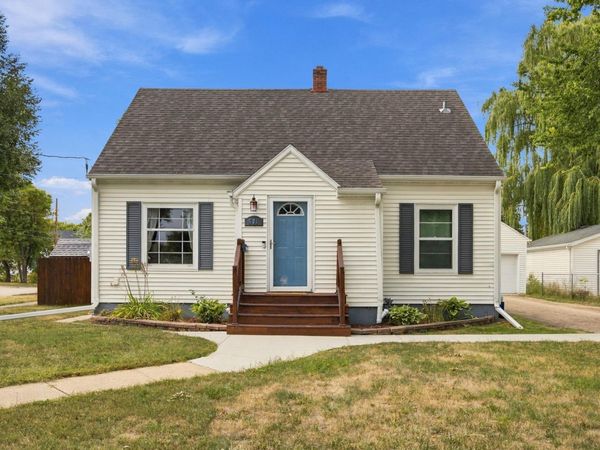 601 11th Street N, Moorhead, MN 56560
