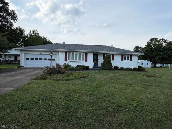 6063 E State Road , Newcomerstown, OH 43832