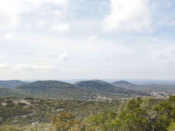 323 TIMBER RIDGE RD, Pipe Creek, TX 78063