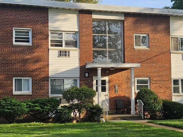 125 Hempstead Gardens Drive , Unit B1D, West Hempstead, NY 11552