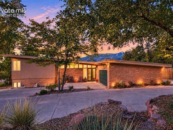 2230 Mesa Road, Colorado Springs, CO 80904