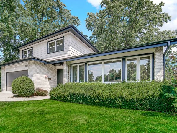 1831 N Rolling Lane , Arlington Heights, IL 60004