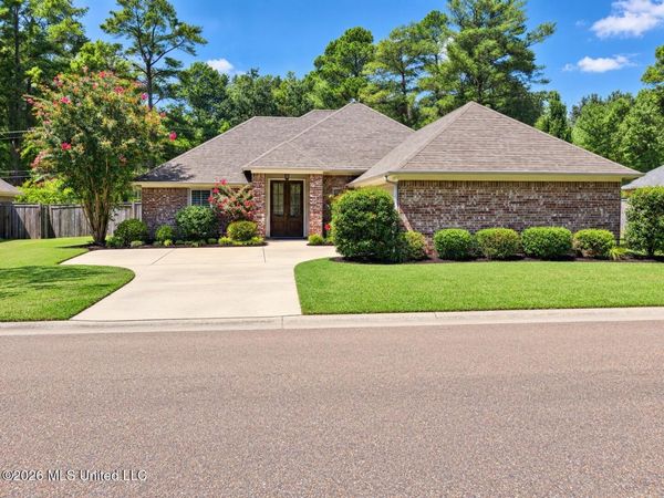 3 Lenox Court, Jackson, MS 39211