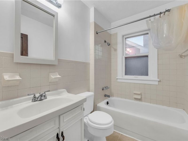 1467 Larchmont Road , Unit 2/UP, Cleveland, OH 44110 Photo 16