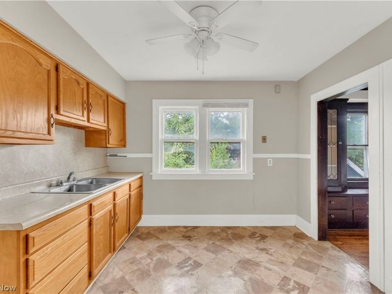 1467 Larchmont Road , Unit 2/UP, Cleveland, OH 44110 Photo 9