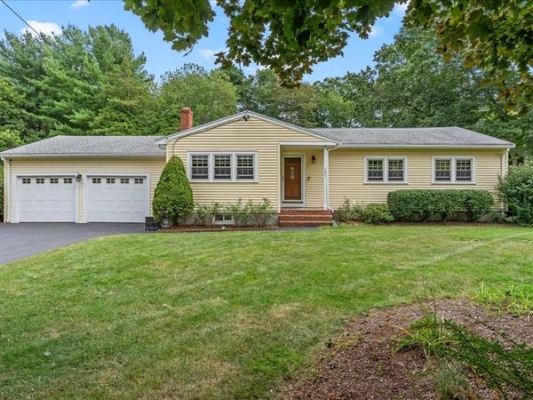 121 Twin Fawn Dr, Hanover, MA 02339