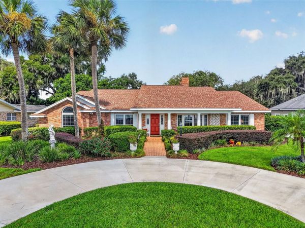3081 LAKESHORE DRIVE , MOUNT DORA, FL 32757