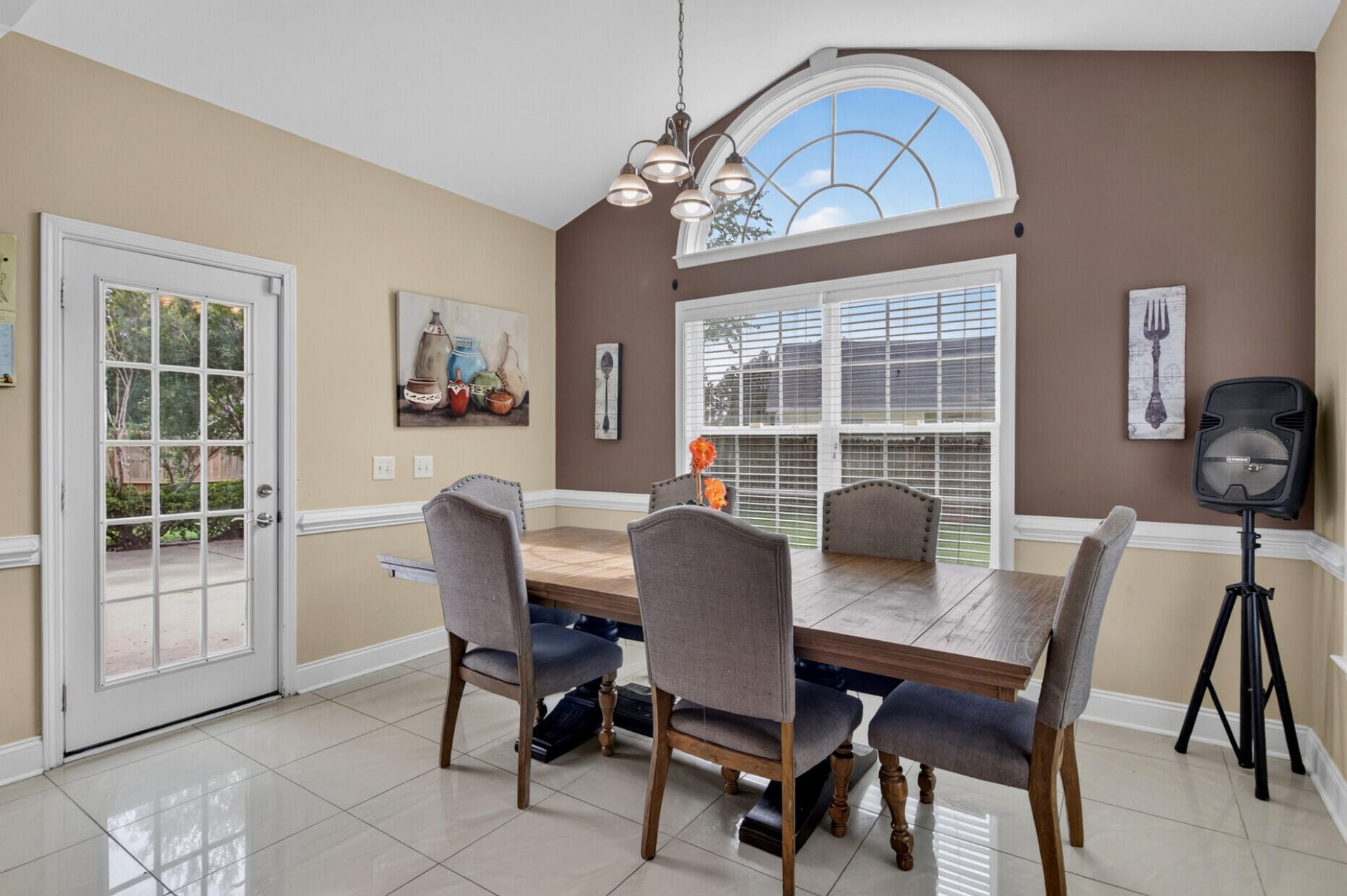 109 Netherfield Drive Photo 6