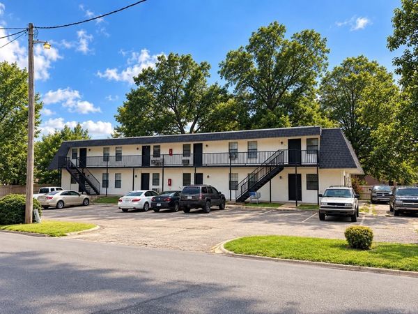 101 S Locust Street , Searcy, AR 72143