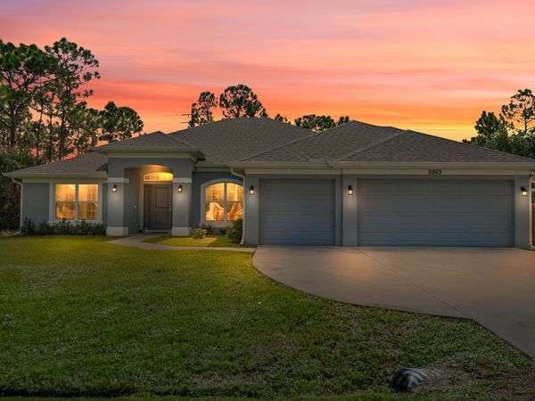 5863 NW CAROVEL Avenue, Port St. Lucie, FL 34986