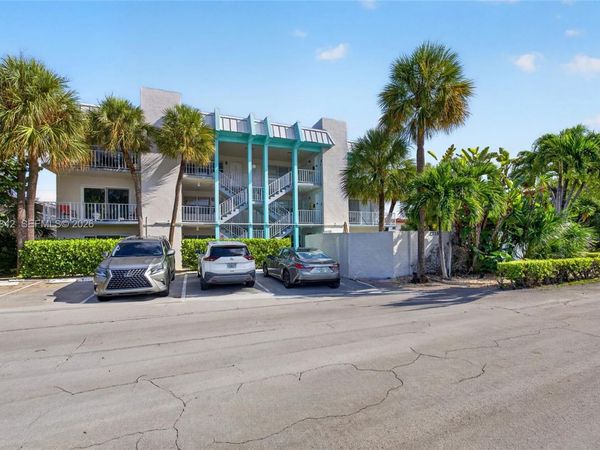 2715 NE 49th St, Unit 103, Fort Lauderdale, FL 33308