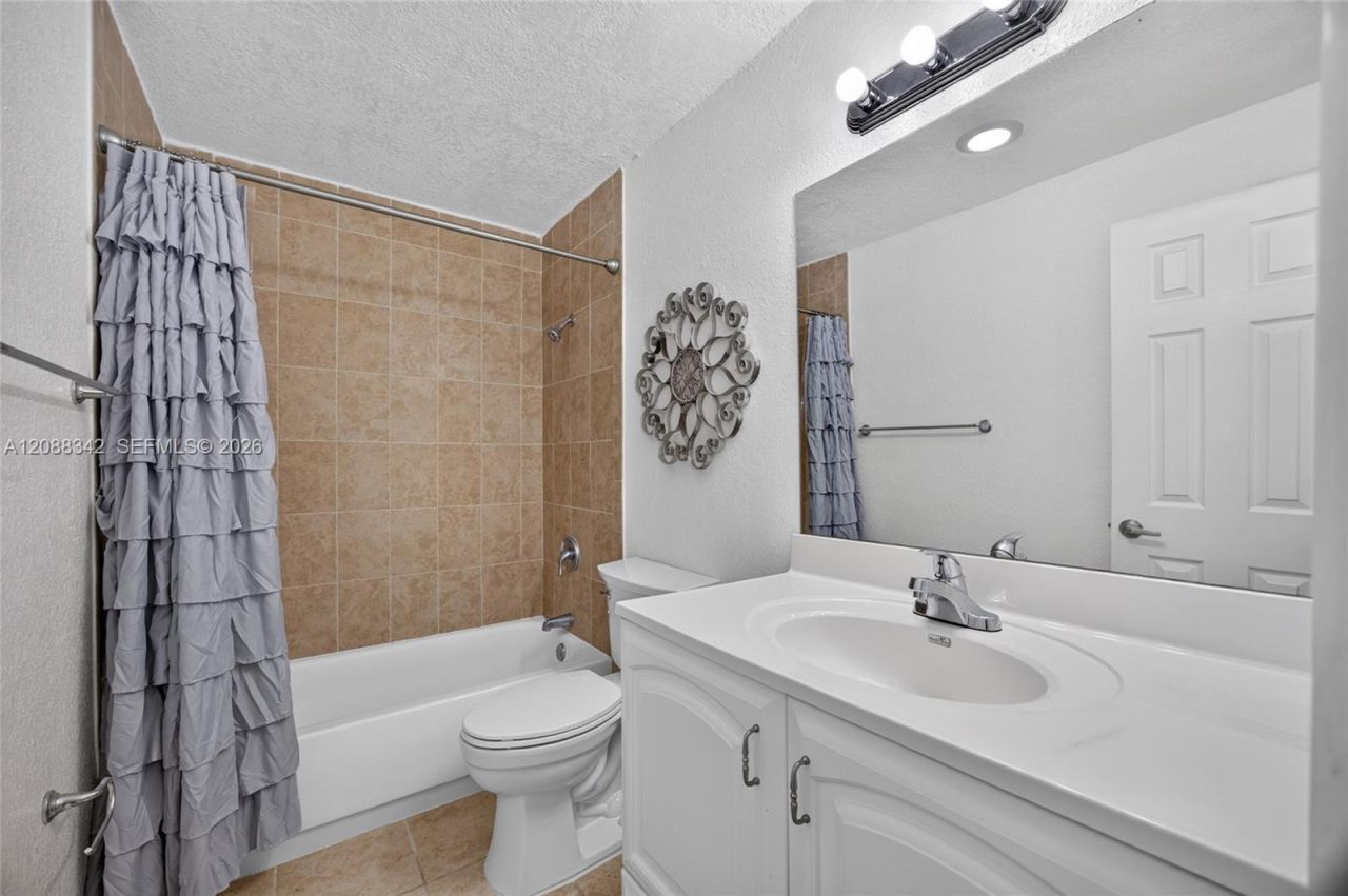 2715 NE 49th St, Unit 103, Fort Lauderdale, FL 33308 Photo