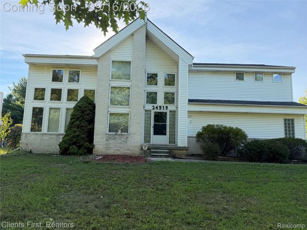 24519 Willowbrook, Novi, Mi 48375