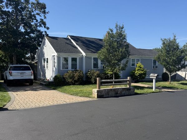 19 Spring St, Barnstable, MA 02601