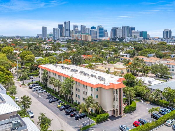 615 NE 12TH Avenue, Unit 301, Fort Lauderdale, FL 33304