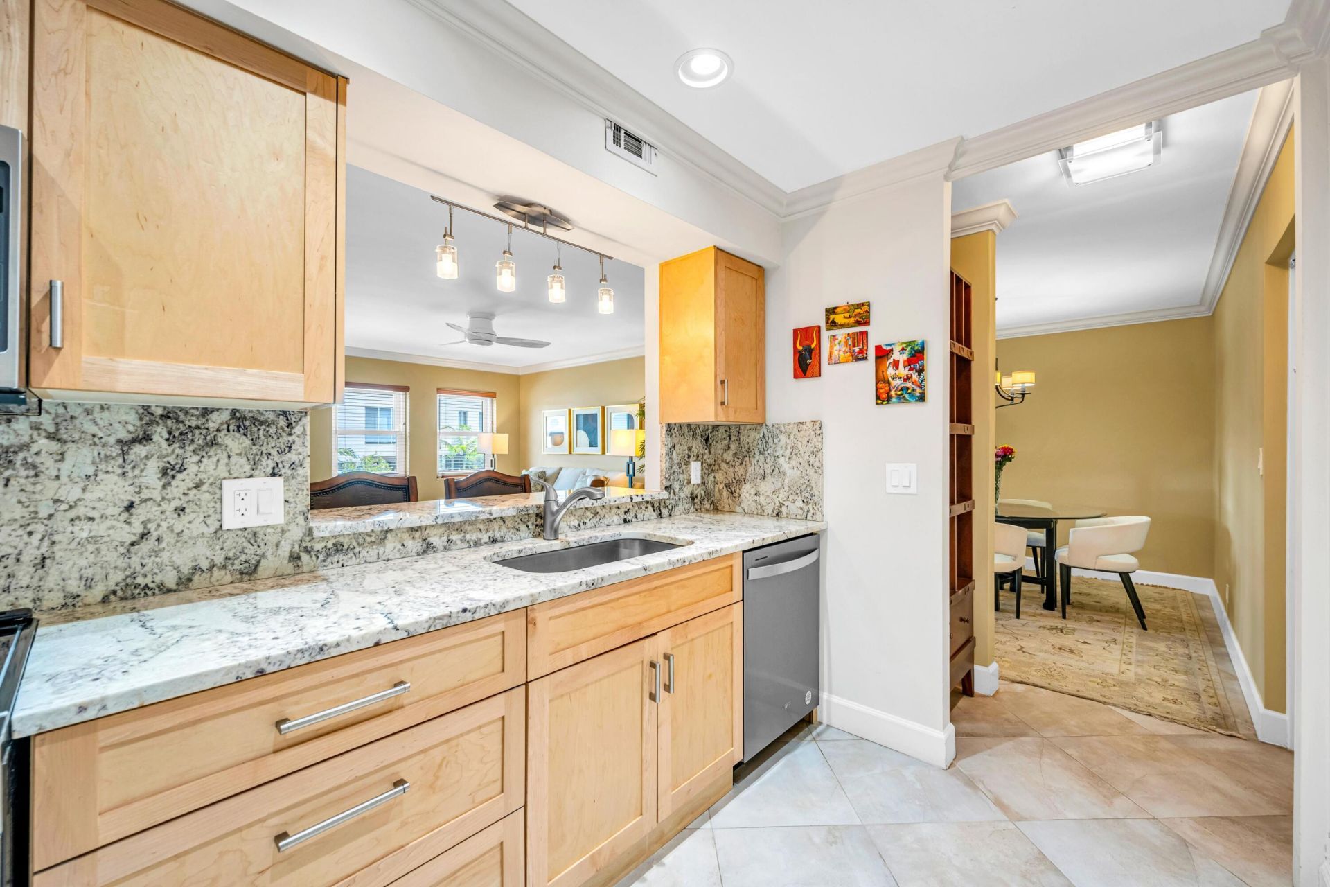 615 NE 12th Avenue, Unit 301, Fort Lauderdale, FL 33304 Photo