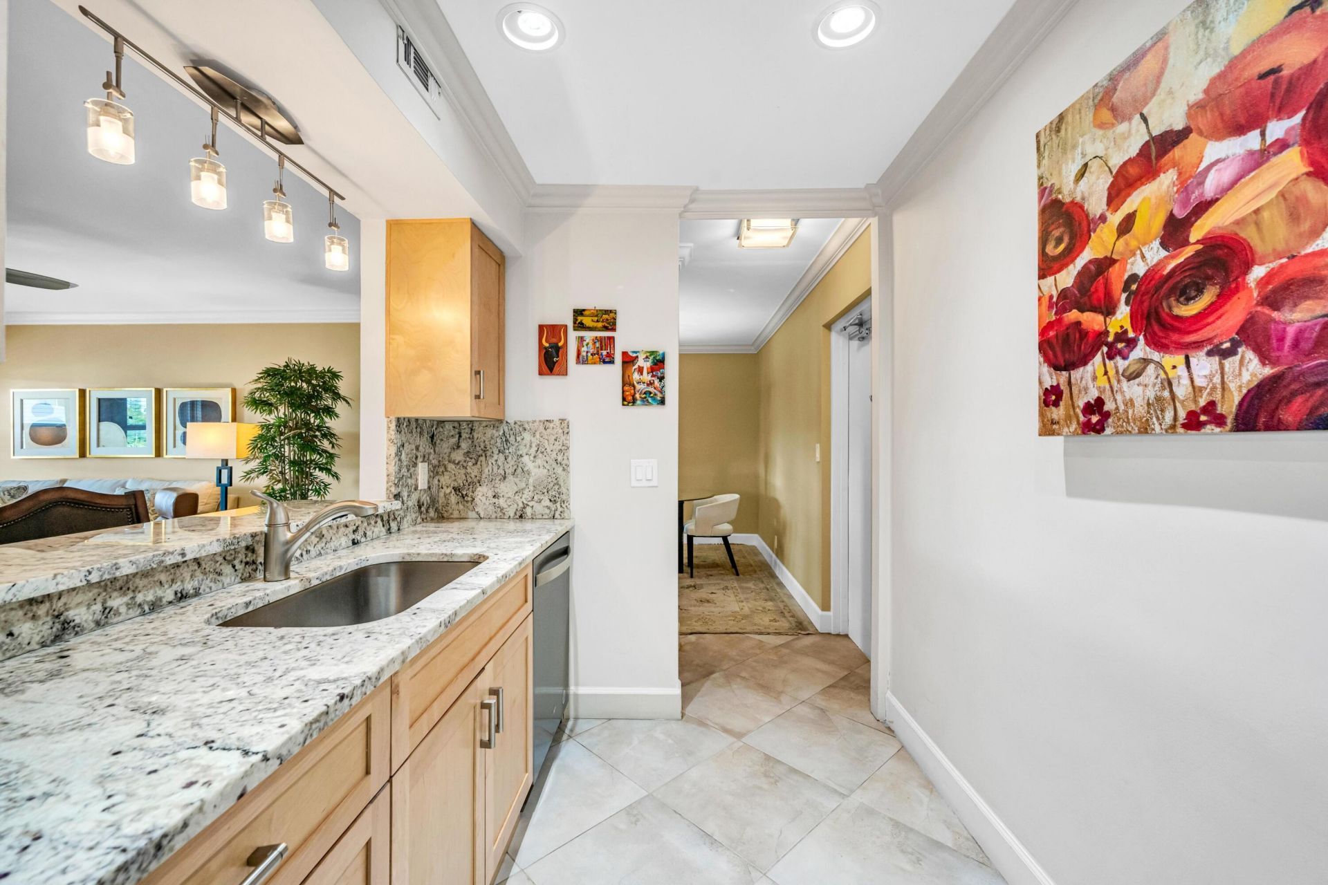 615 NE 12th Avenue, Unit 301, Fort Lauderdale, FL 33304 Photo