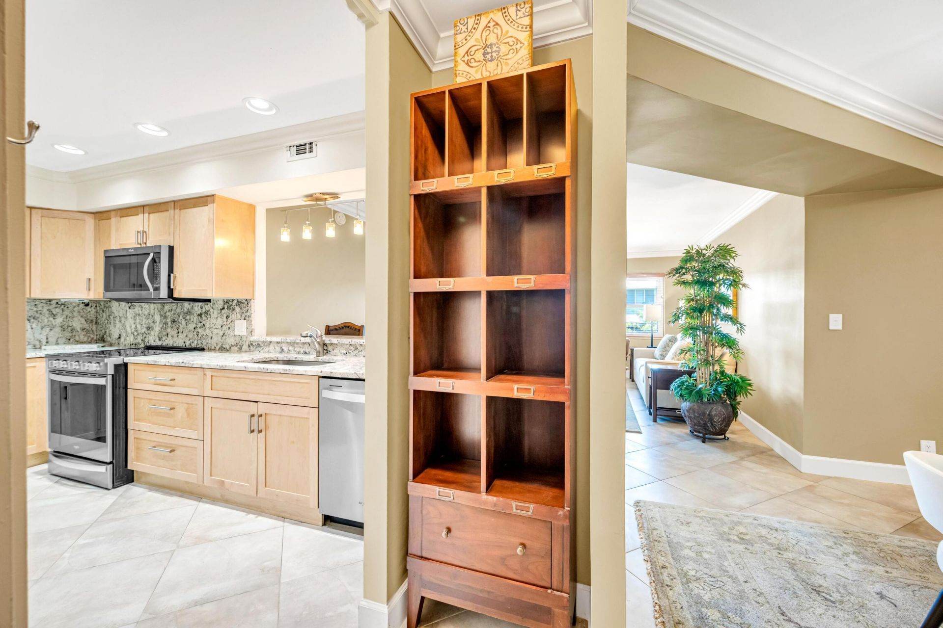 615 NE 12th Avenue, Unit 301, Fort Lauderdale, FL 33304 Photo